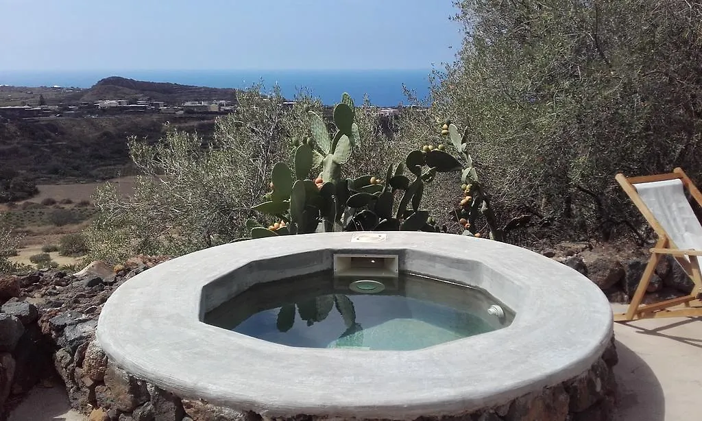 Farm stay Dammusi Il Cortiglio Villa Pantelleria Island